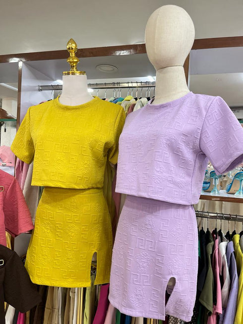 MODERN GRIL Crop Top With Side Slit Skirt